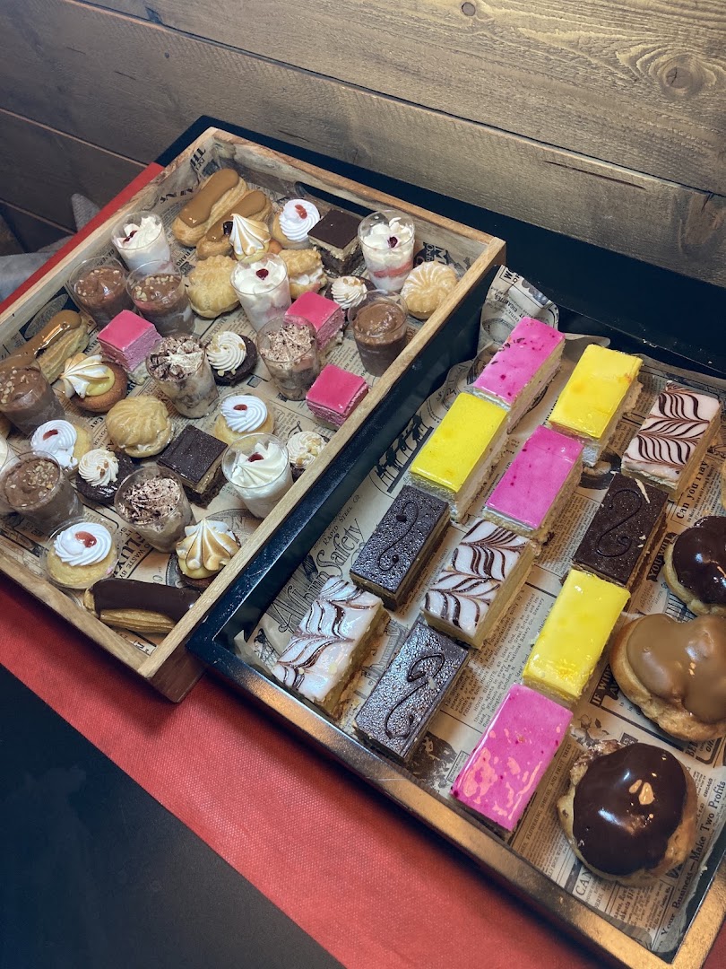 Un assortiment de desserts de Bistro K
